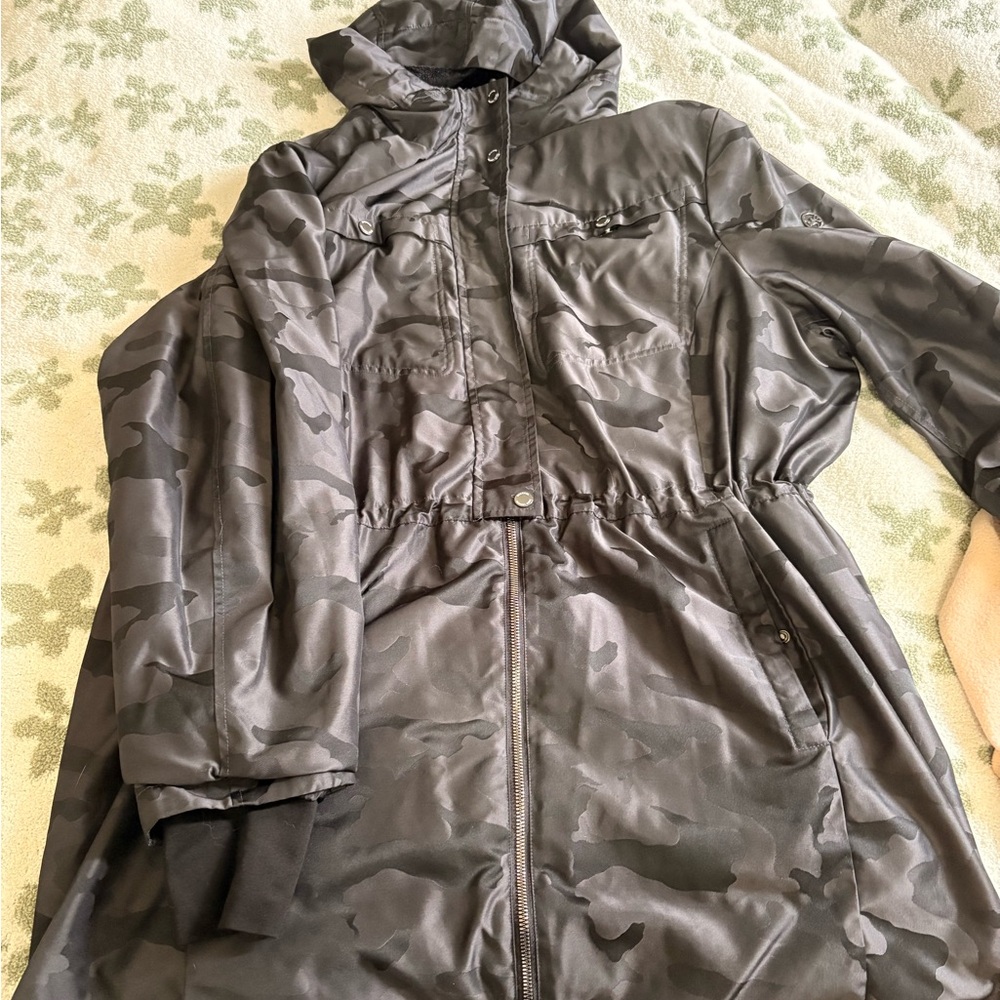 Micheal Kors Women Black Camouflage Hooded Waterproof Jacket